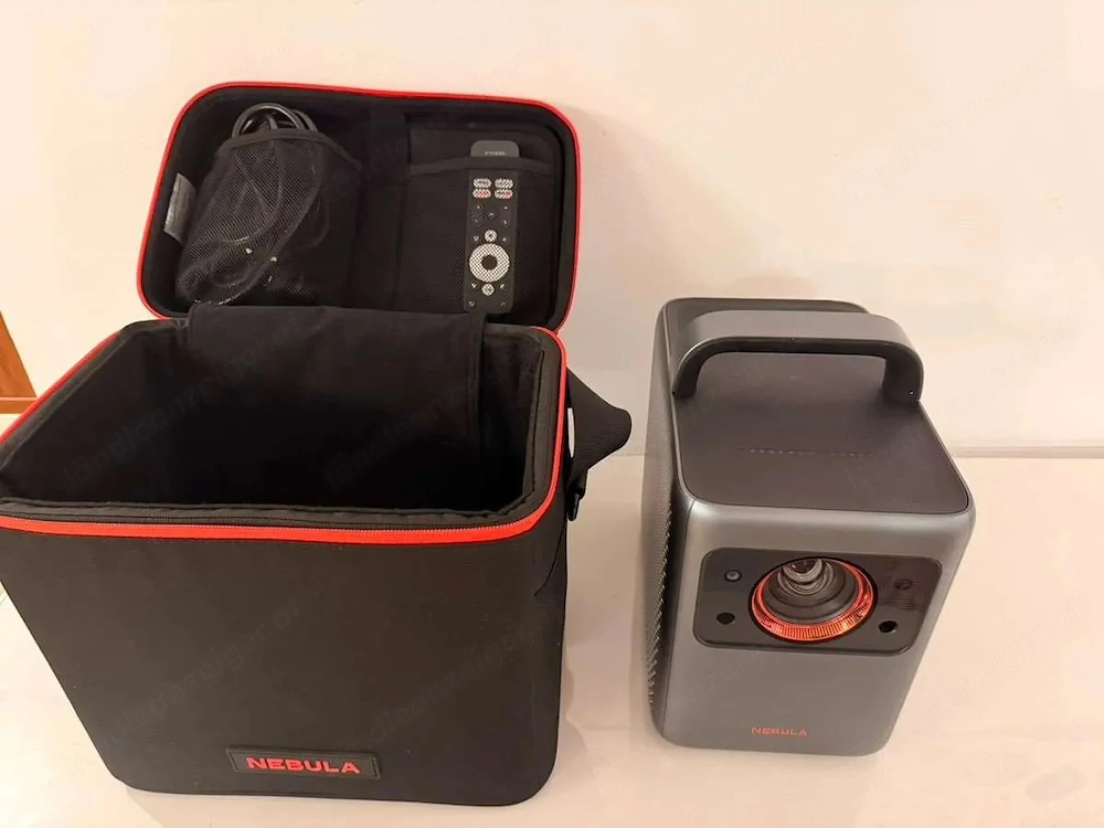 Anker Nebula Cosmos Laser 4K - 2200 ANSI Lumen - Portabler Projektor