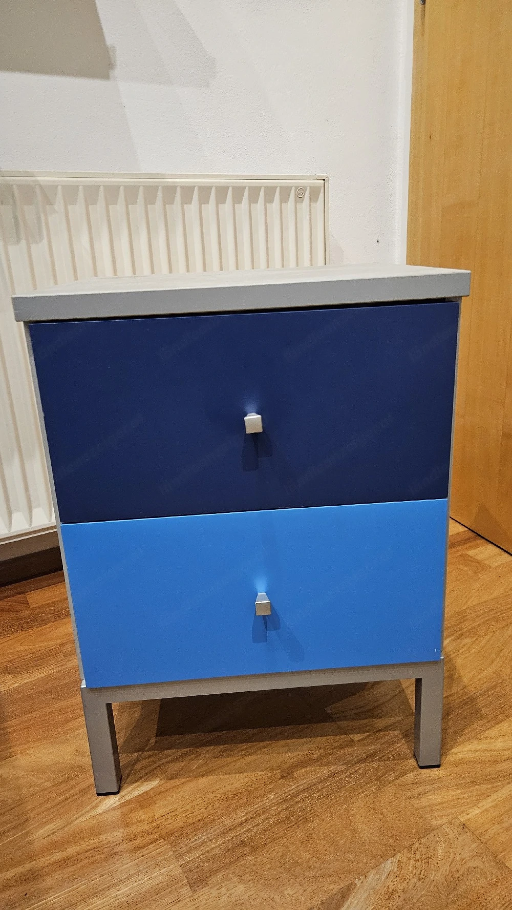 Kästchen in blau und silber, Kasten mit zwei Schubladen