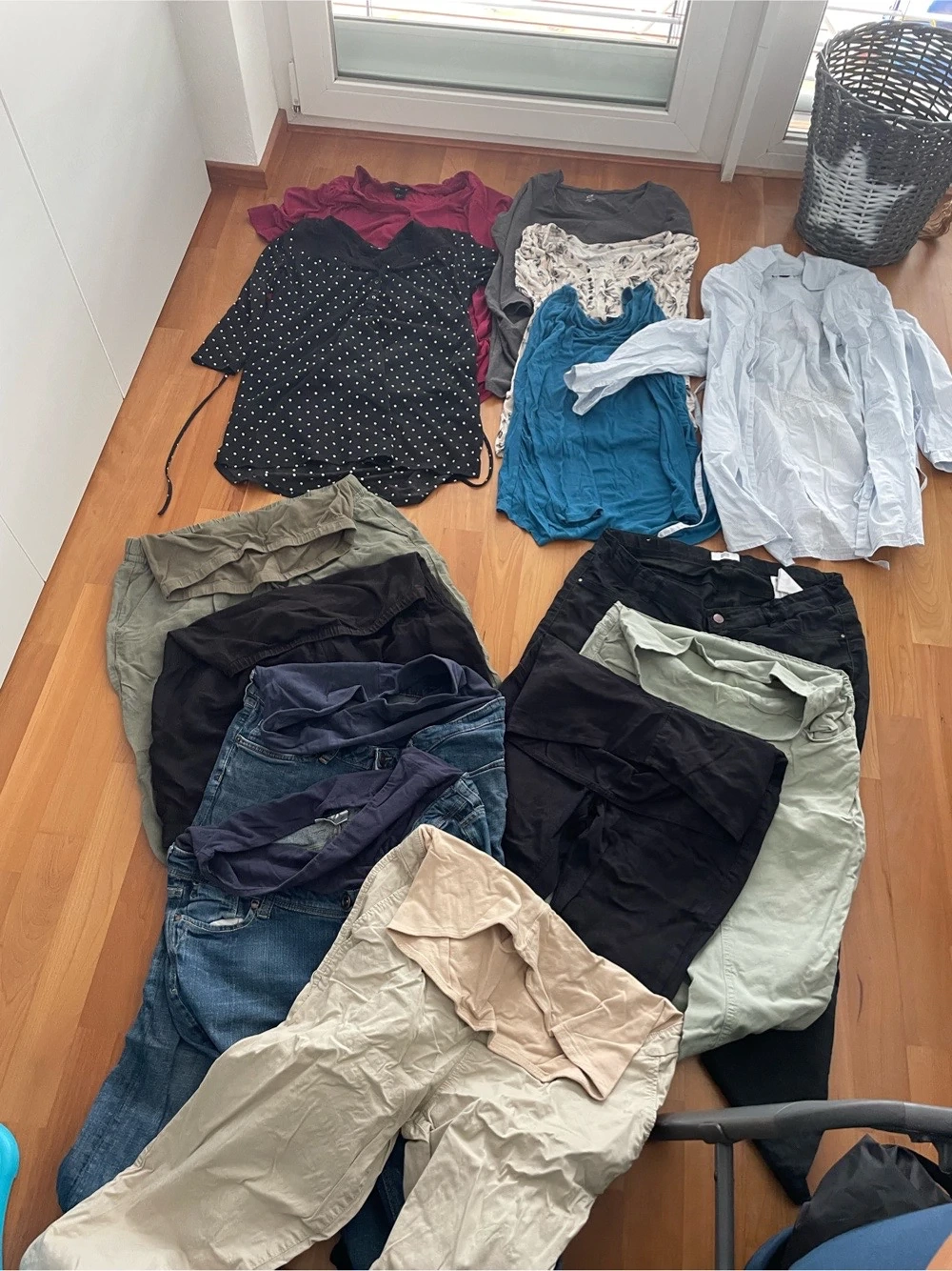 Paket mit Umstandskleidung