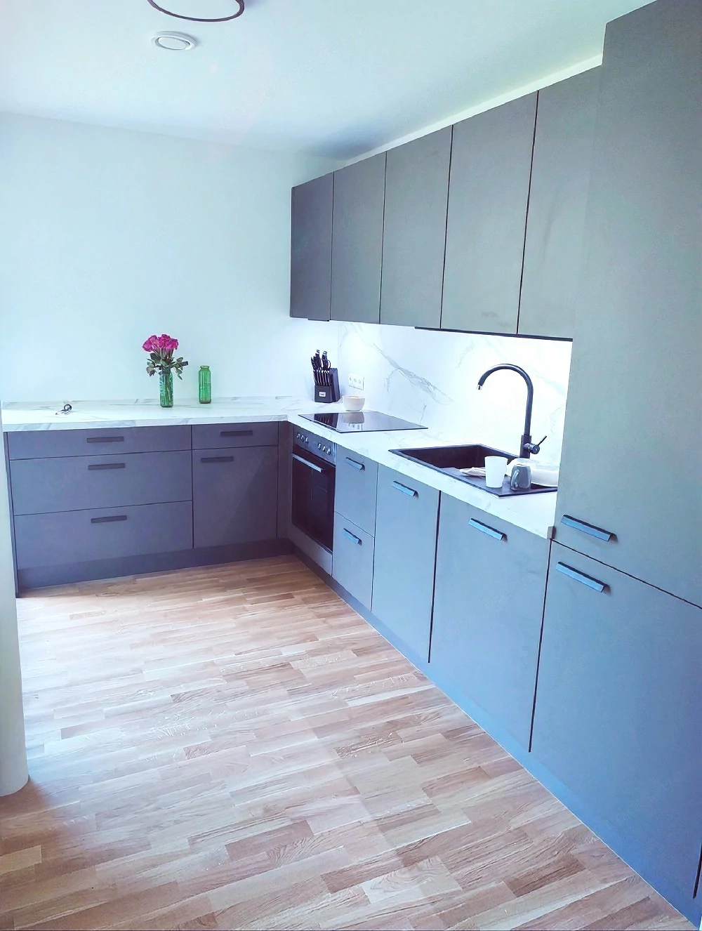 Moderne, hochwertige Einbauküche von Casa Nostra