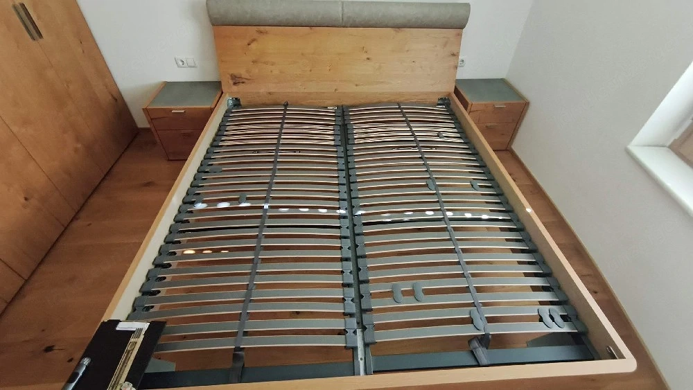 Doppelbett mit Lattenrost 