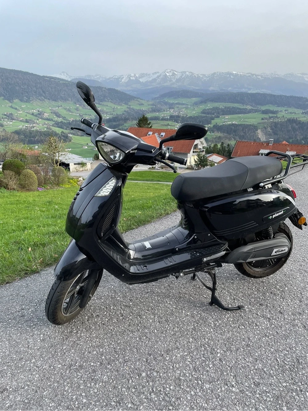 Moped (Lamar E-Planet Elektro Roller)
