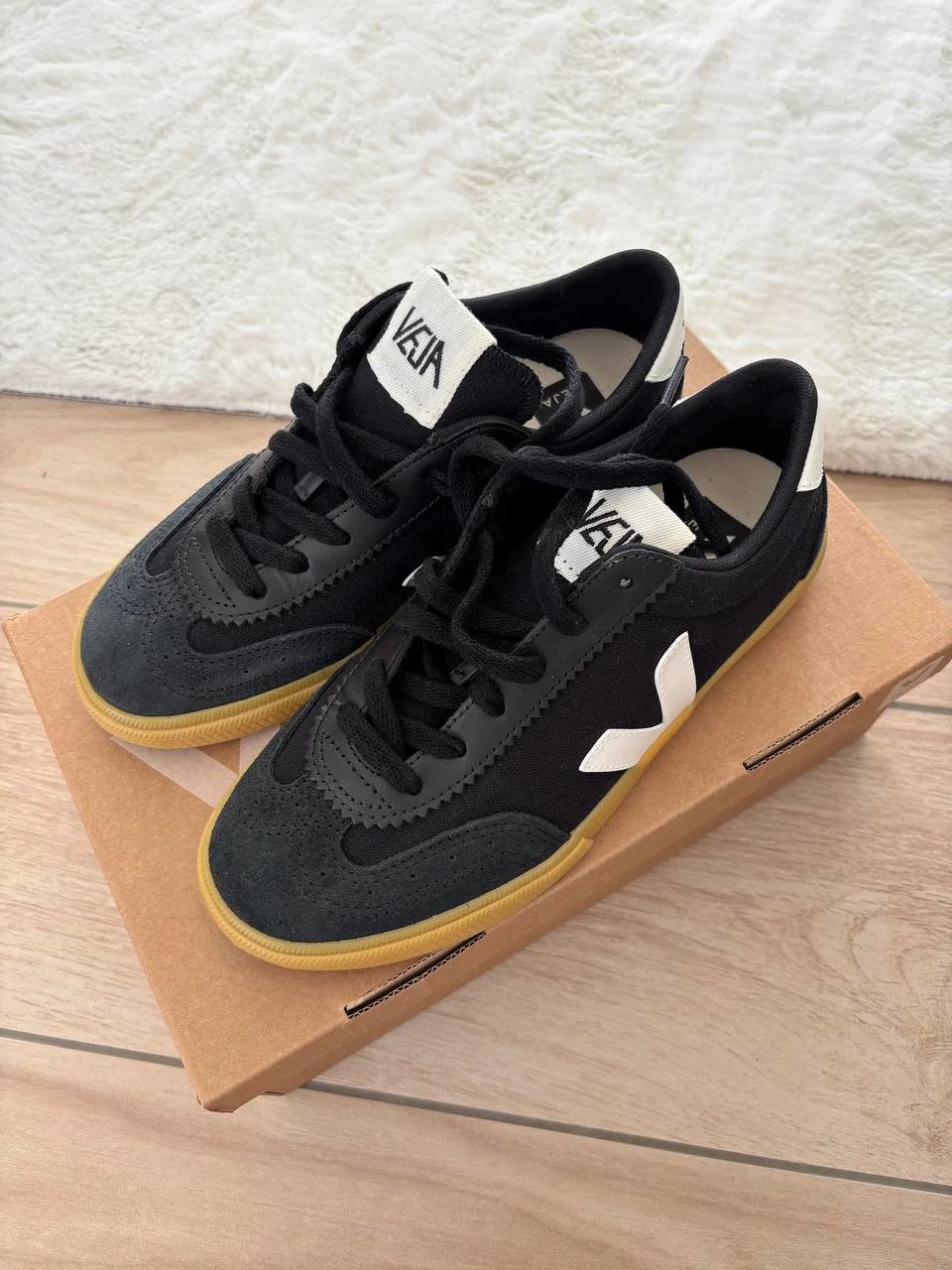 VEJA Volley Canvas Sneaker Schwarz Weiss Gr. 37
