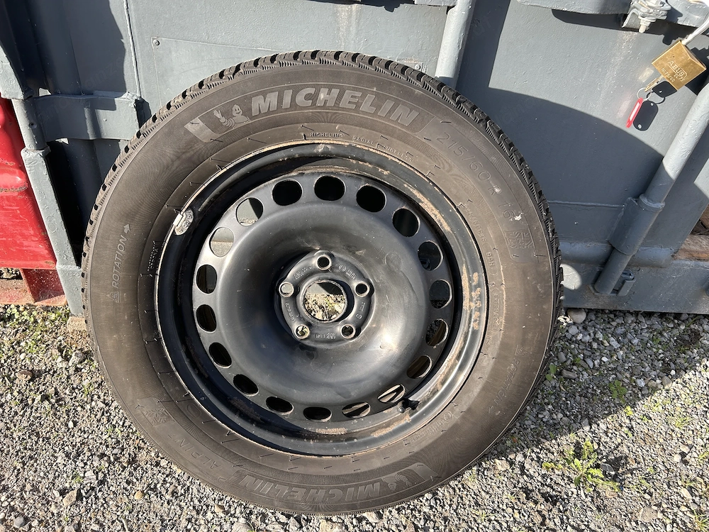 4 Stück Michelin Alpin 16 Zoll für VW Passat 