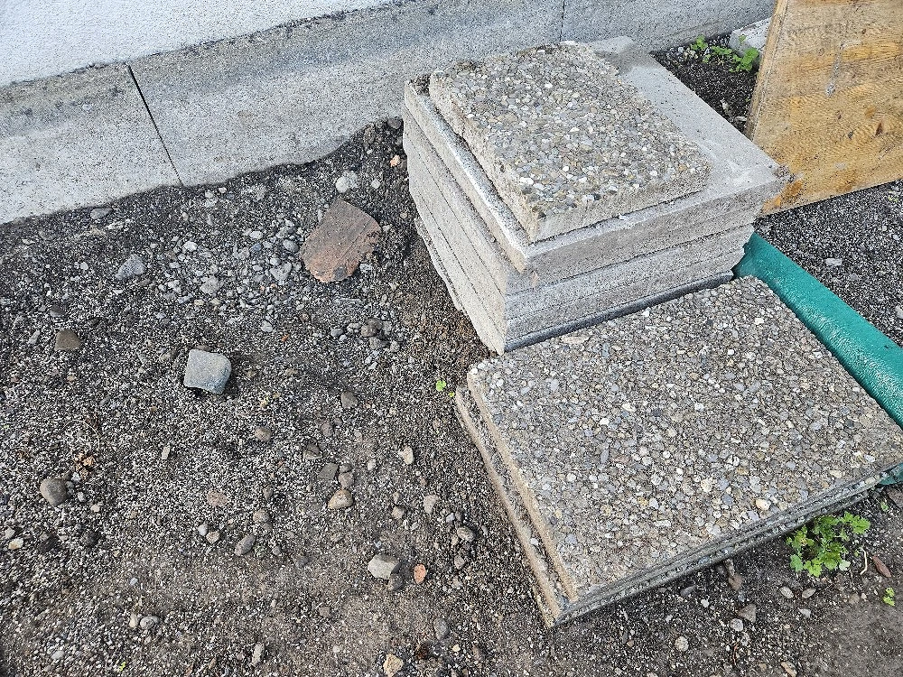 Betonplatten zu verschenken 