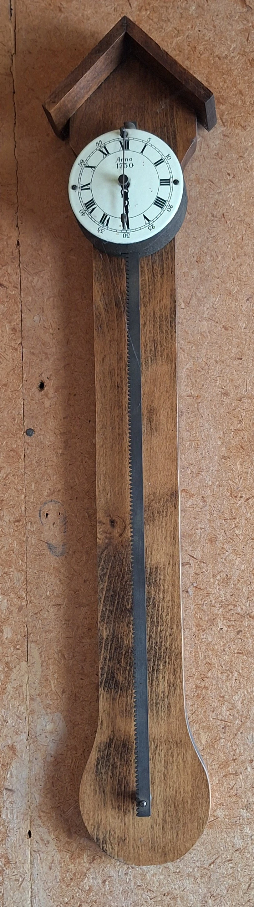 Sägeuhr  wand 