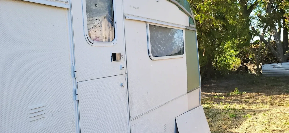 Wohnwagen leer trocken fahrbereit 
