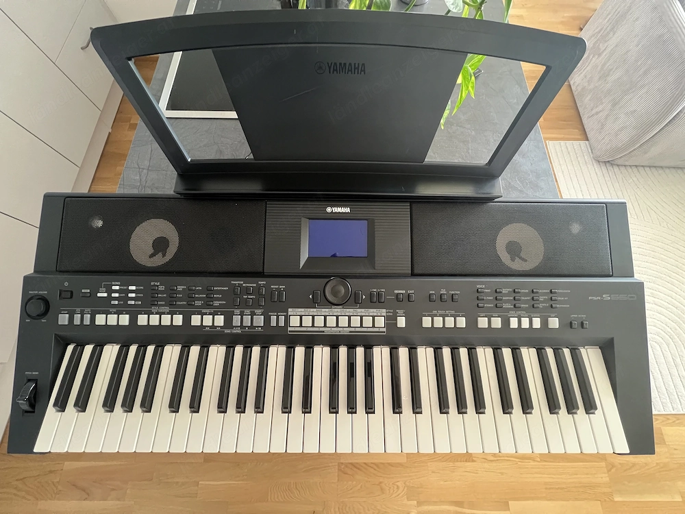 Yamaha PSR-S650 Keyboard (inkl. Netzteil & Notenpult)