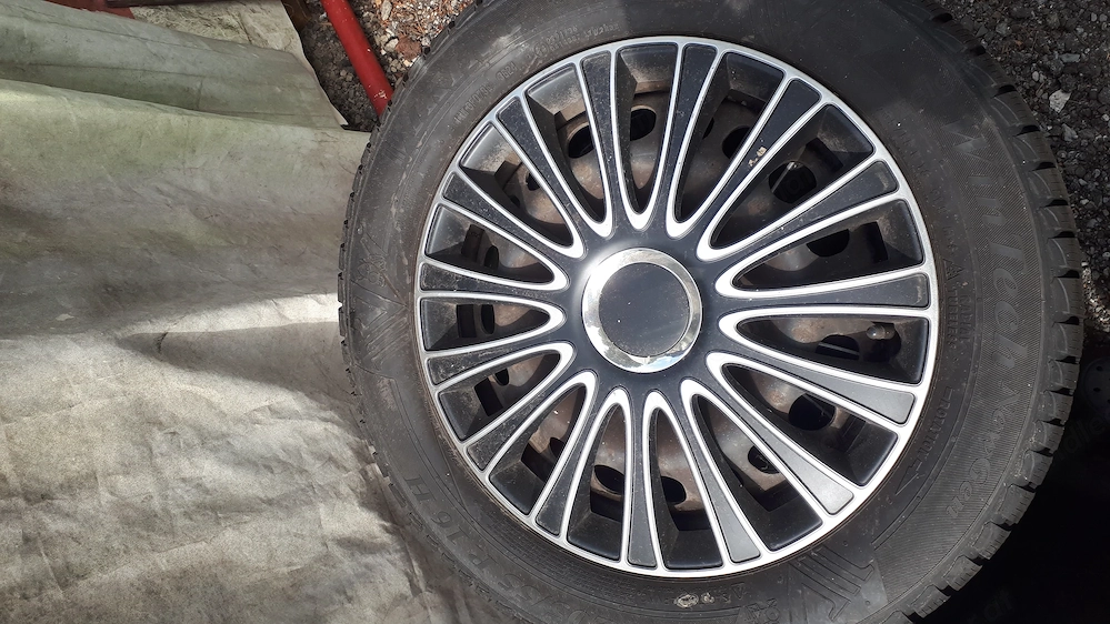 Winterreifen mit Felgen für Mercedes b Klasse Bj 2014 16 Zoll Euro 200