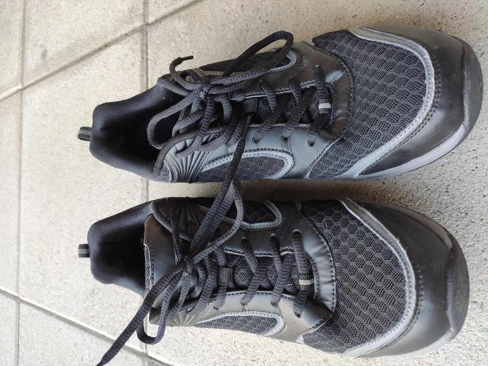 Turnschuhe Laufschuhe schwarz GR 42