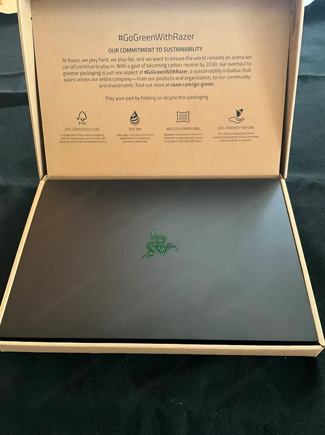 Razer Blade 18 (2024)  RTX 4090  i9-14900HX  64 GB RAM  4 TB SSD