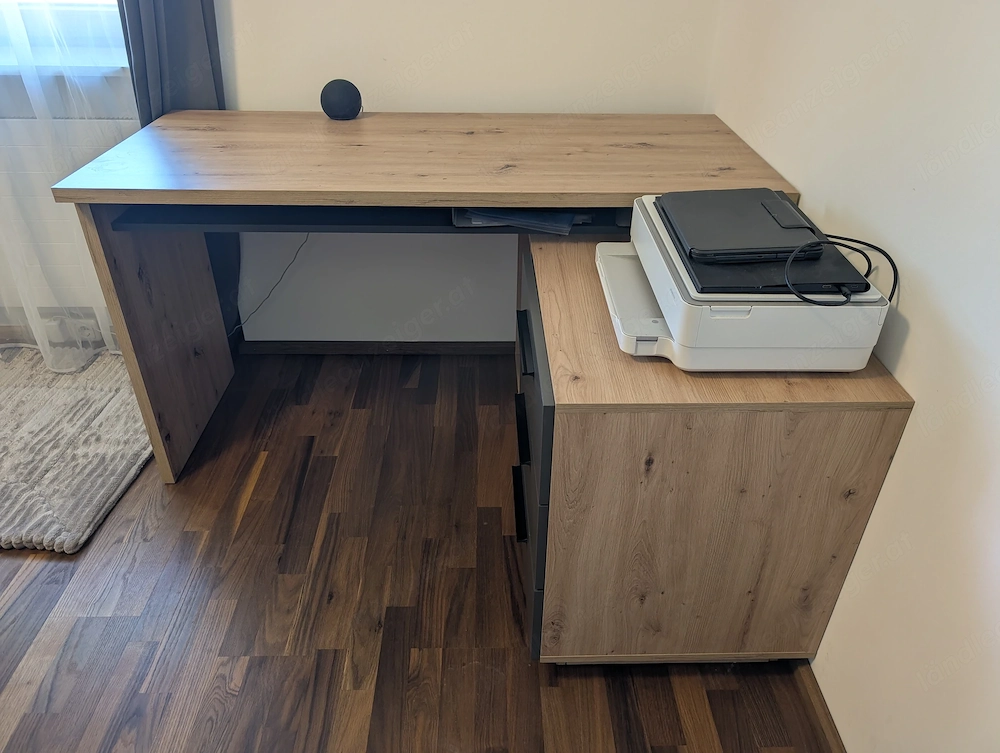 Schreibtisch inklusive Bürostuhl 