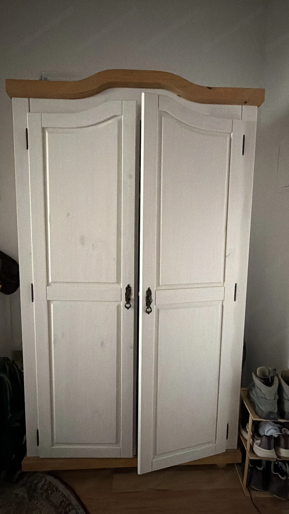 Kleiderschrank Kiefernholz neuwertig