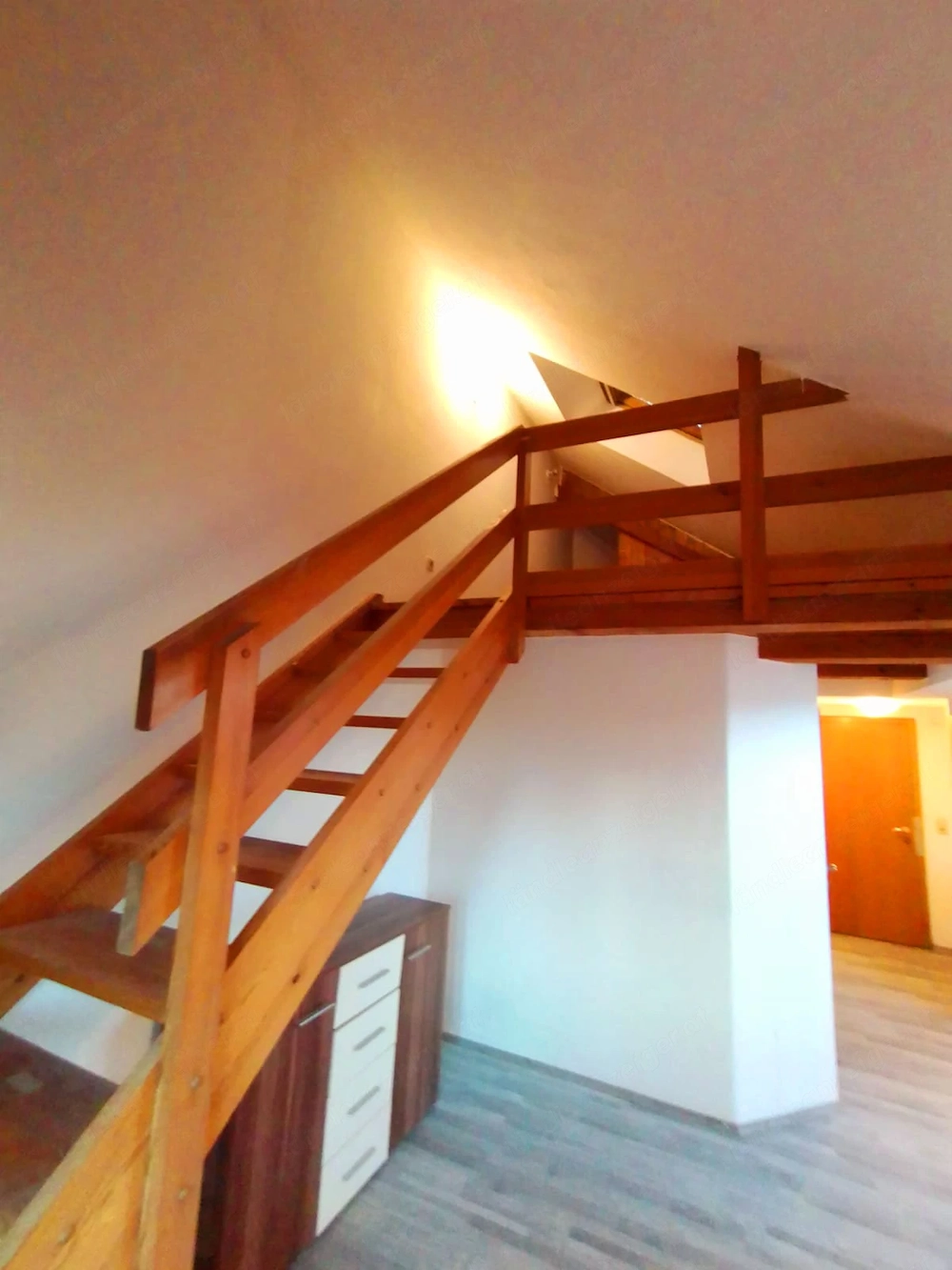 Dachwohnung zum Vermieten 