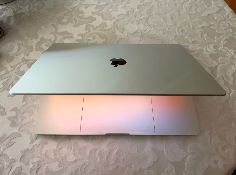 Apple MacBook Pro 16 M5 Max  64 GB RAM  2 TB SSD  Silber