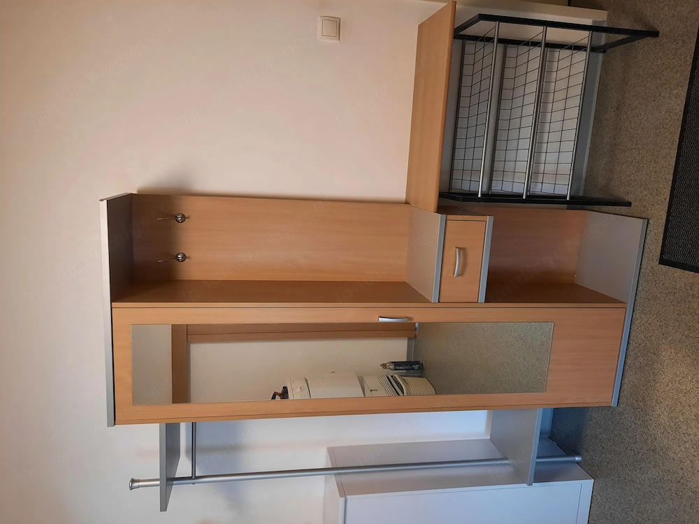 Garderobe  eins a