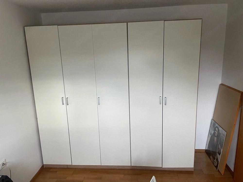 Kleiderschrank