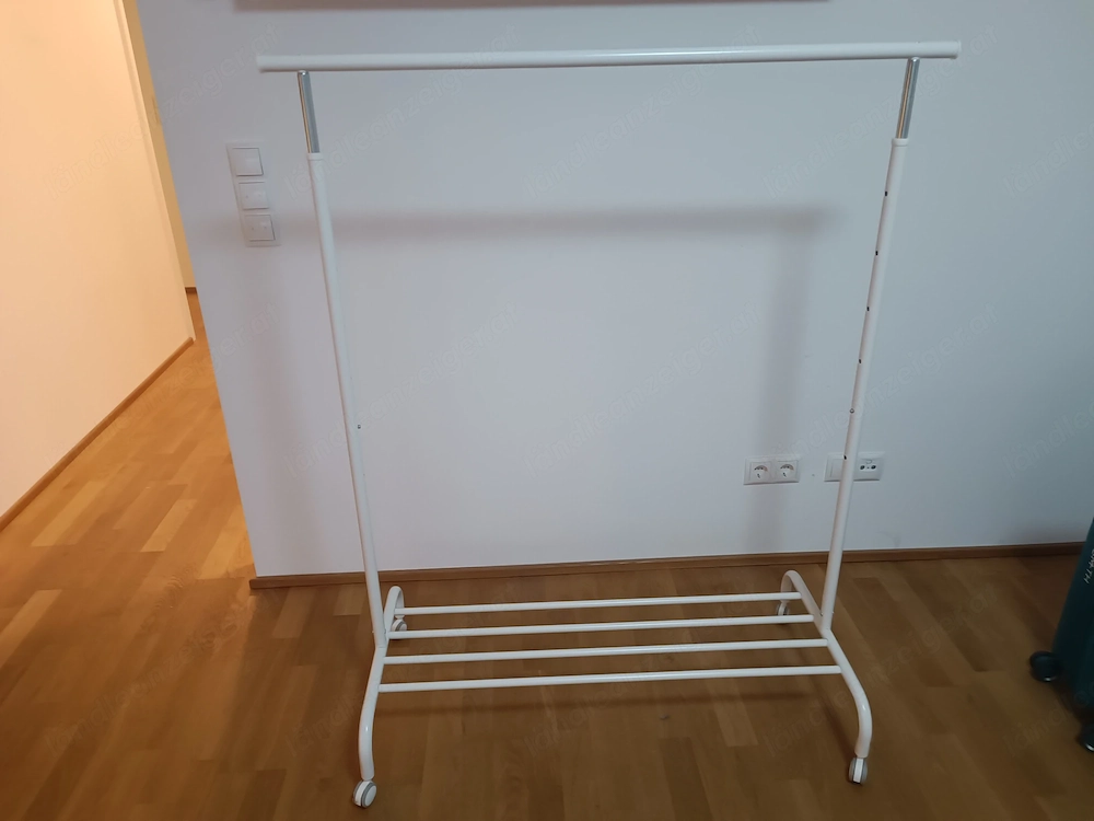 Ikea Garderobenständer zu verschenken