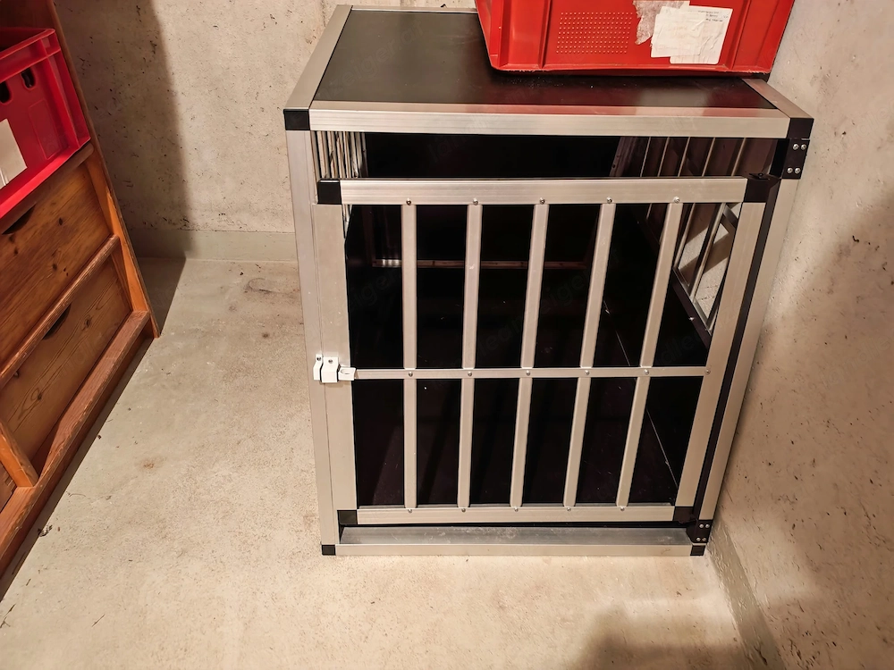 Neuwertige Hundebox zu verkaufen