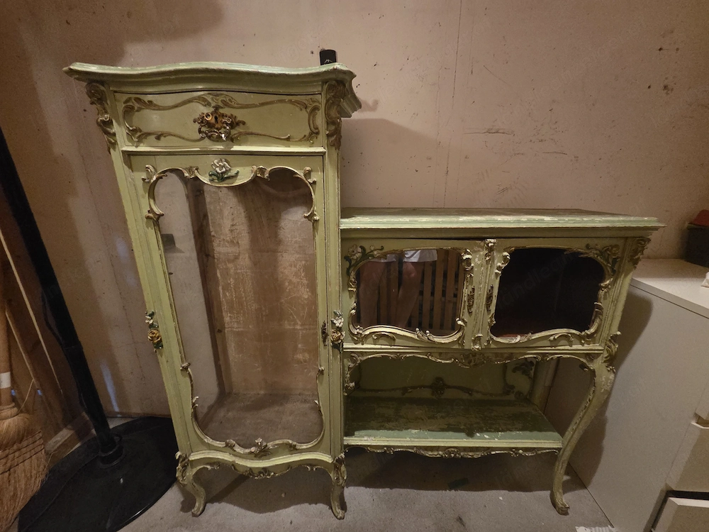 Prunkvolles Rokoko Stilmöbel-Set (2-teilig)   Vitrine & Kommode in Grün Gold