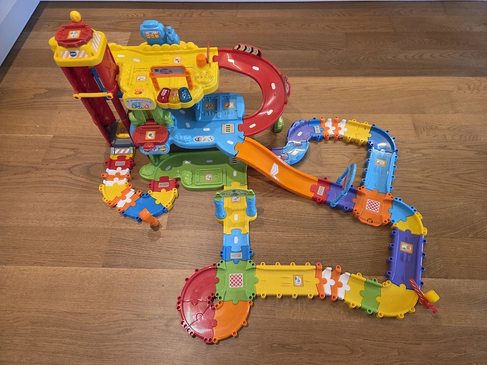 VTech Tut Tut Baby Flitzer   Parkgarage mit Streckenteilen