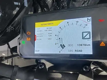 KTM 390 Duke weiß inkl. Quickshifter, inkl. Originalzubehör (Rückspiegel und Heck), Naked Bike