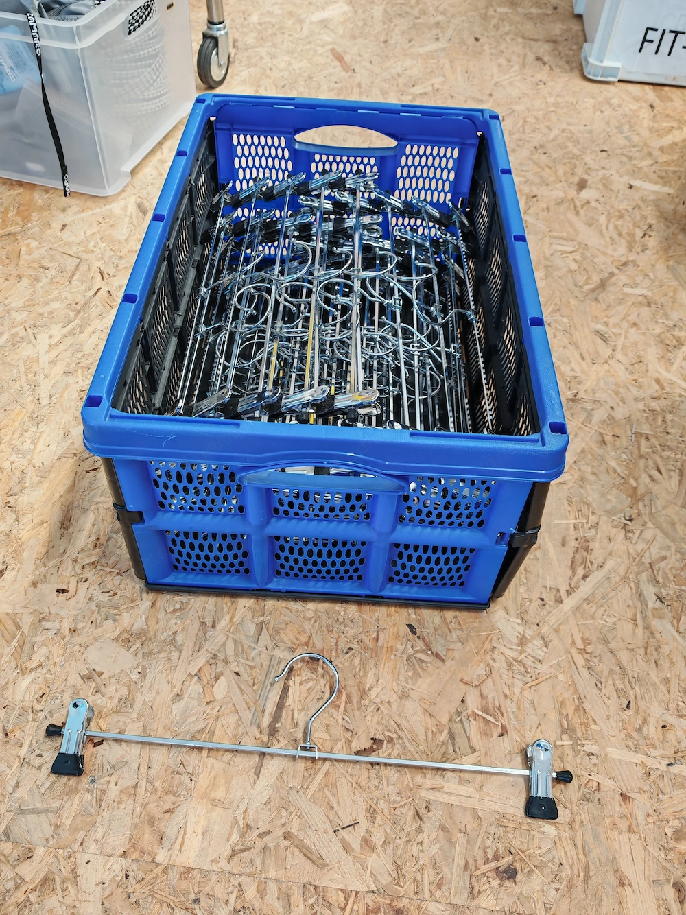 50 Stk Kleiderbügel (40 cm) Metall mit verschiebbaren gummierten Klammern 