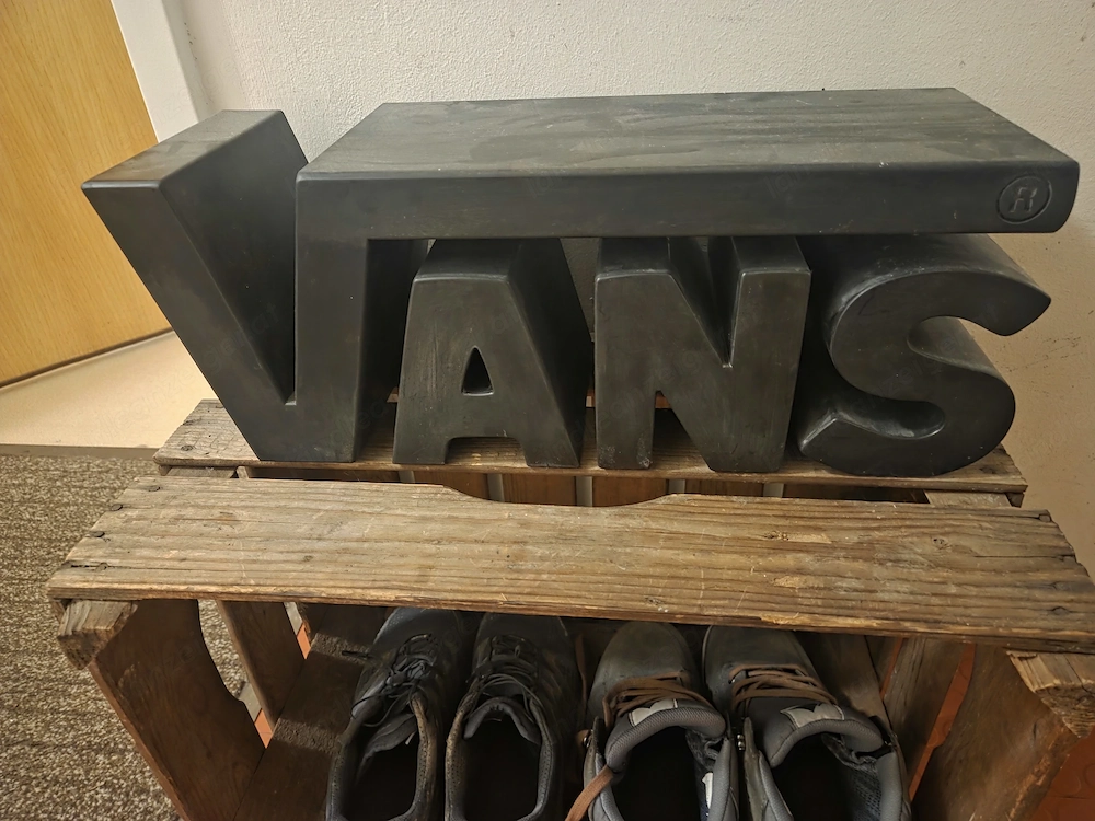 Vans Aufsteller aus Kunstoff