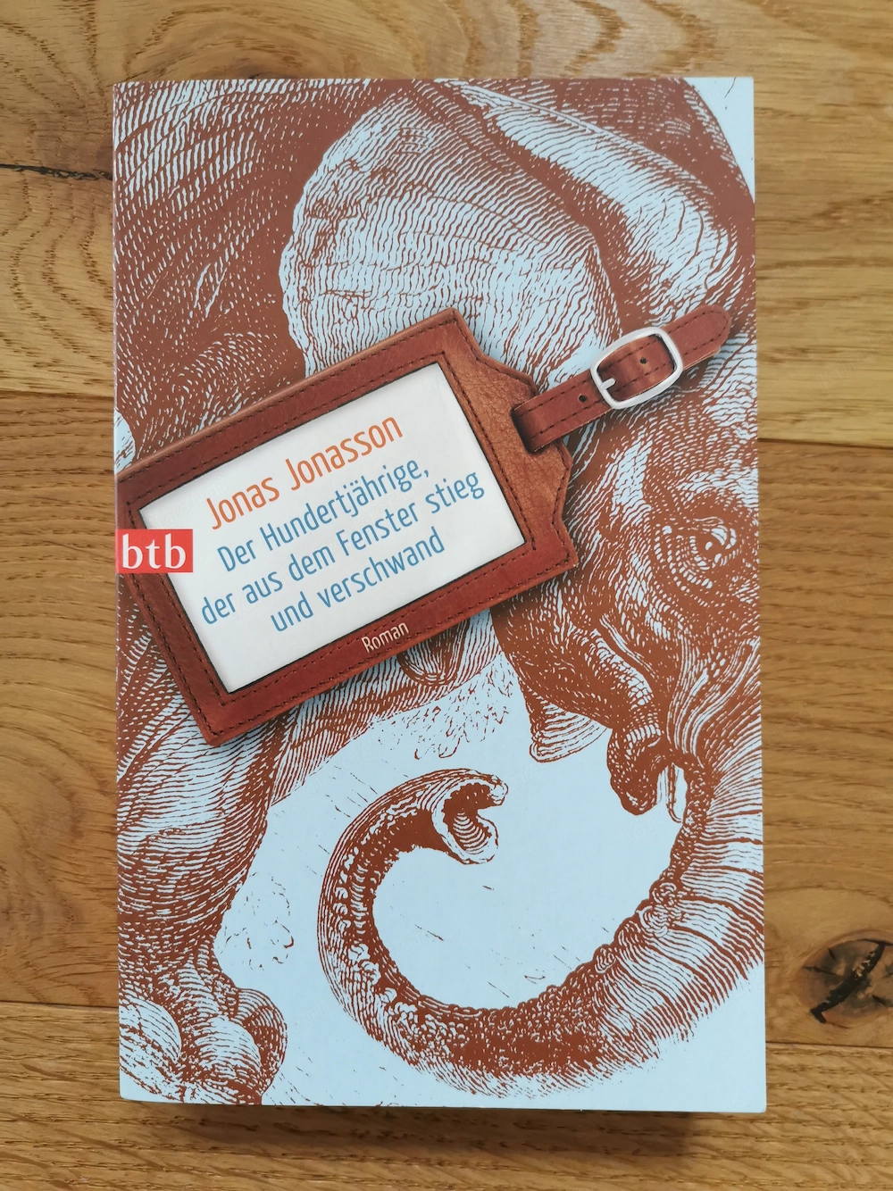 J. Jonasson: Der Hundertjährige, der aus dem Fenster stieg und verschwand