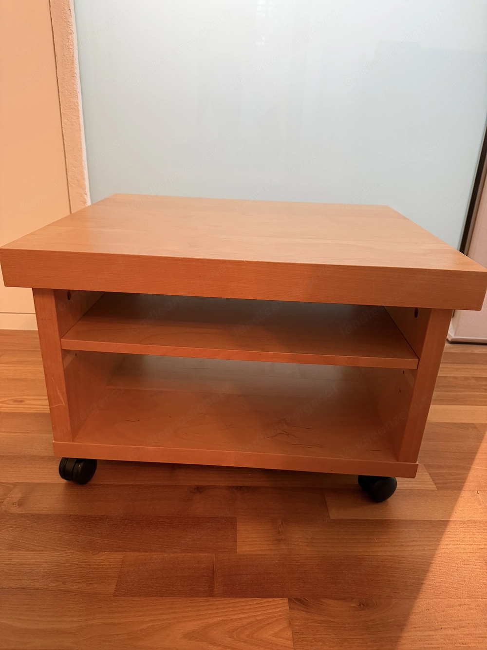 Tisch auf Rollen