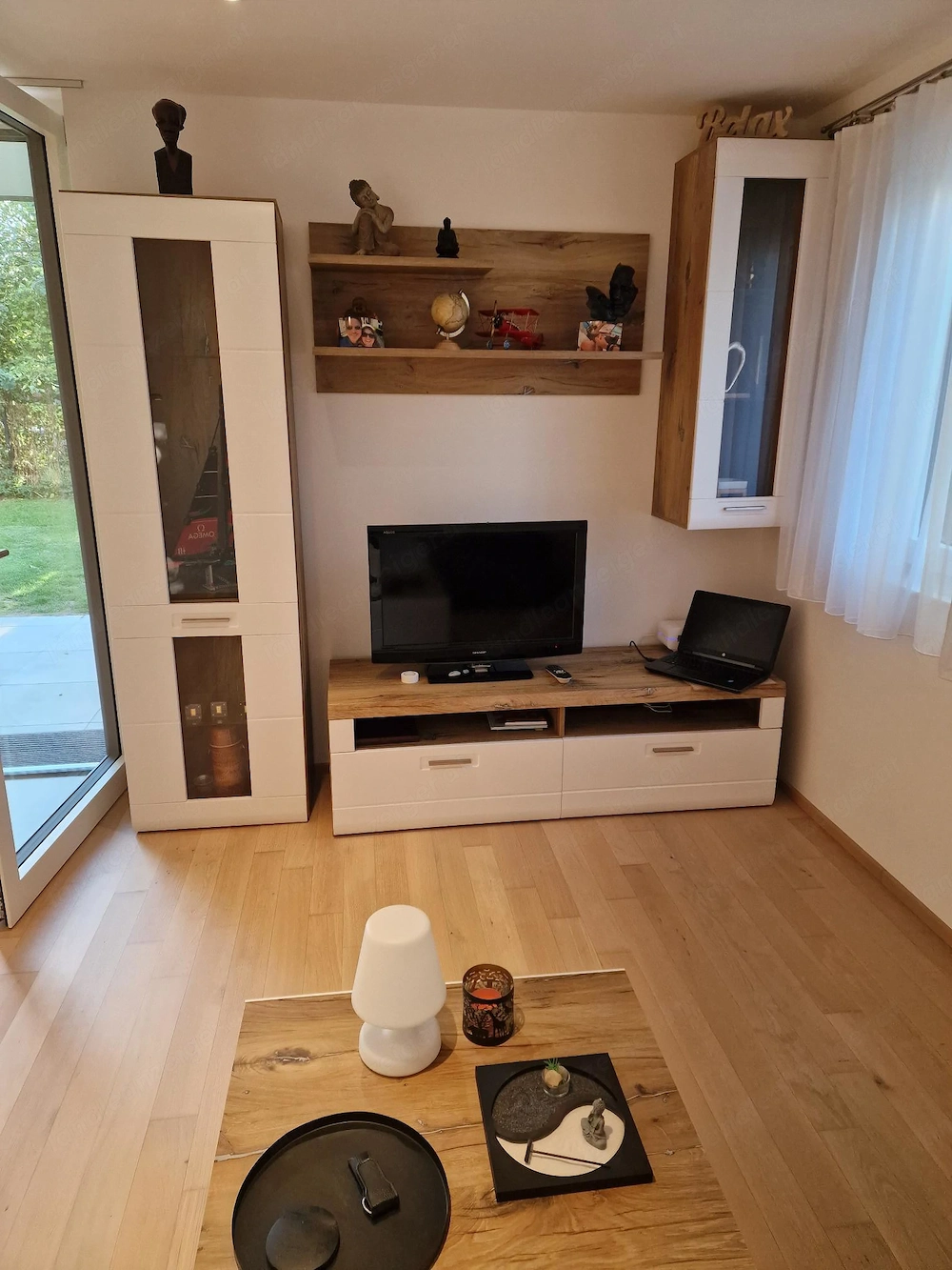 Wohnzimmergarnitur mit Beistelltisch