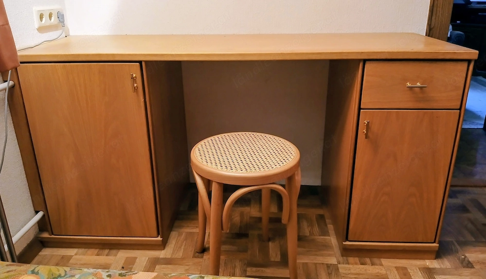 Sekretär bzw. Schreibtisch