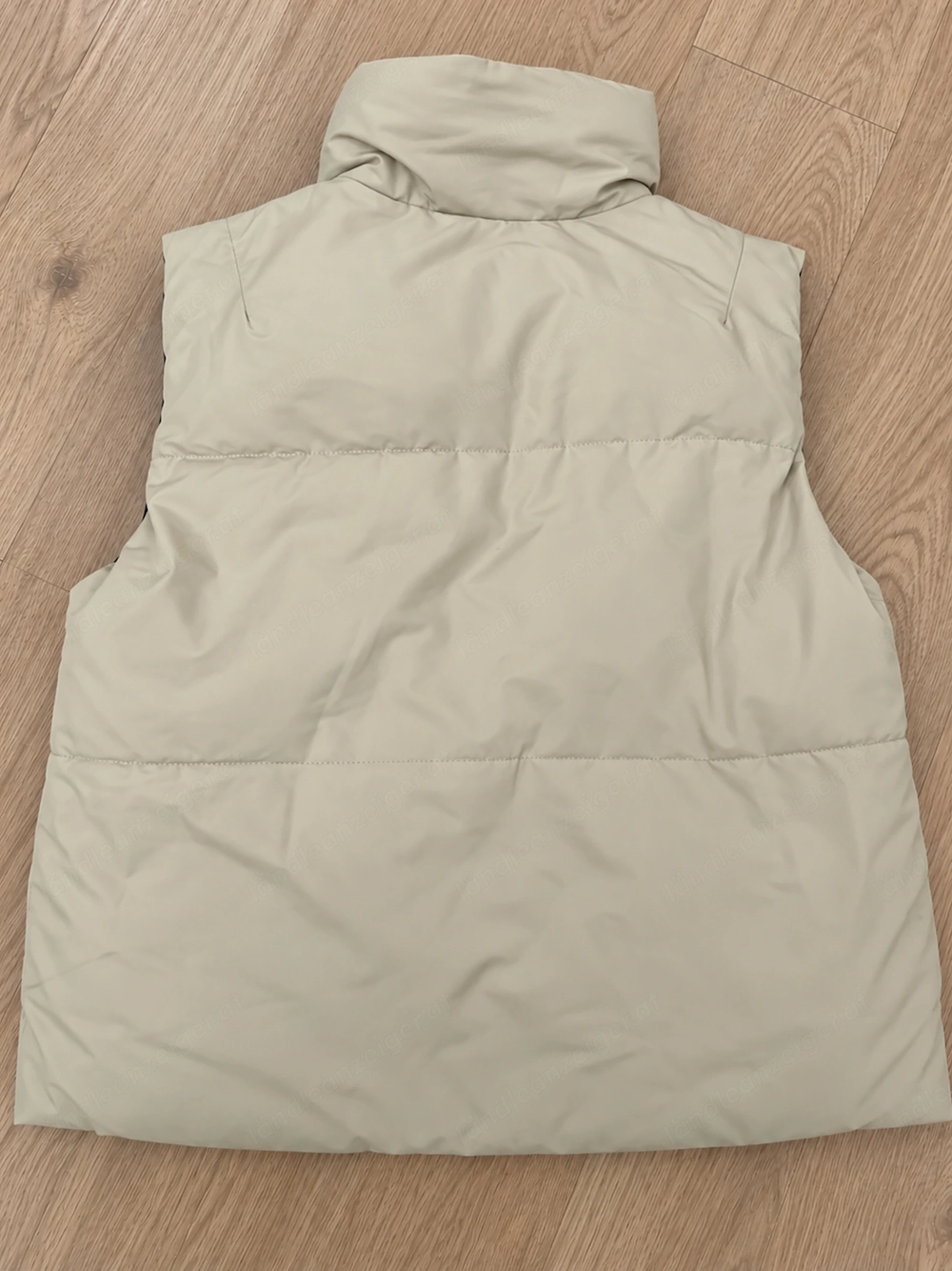  Beige Steppweste mit schwarzem Innenfutter