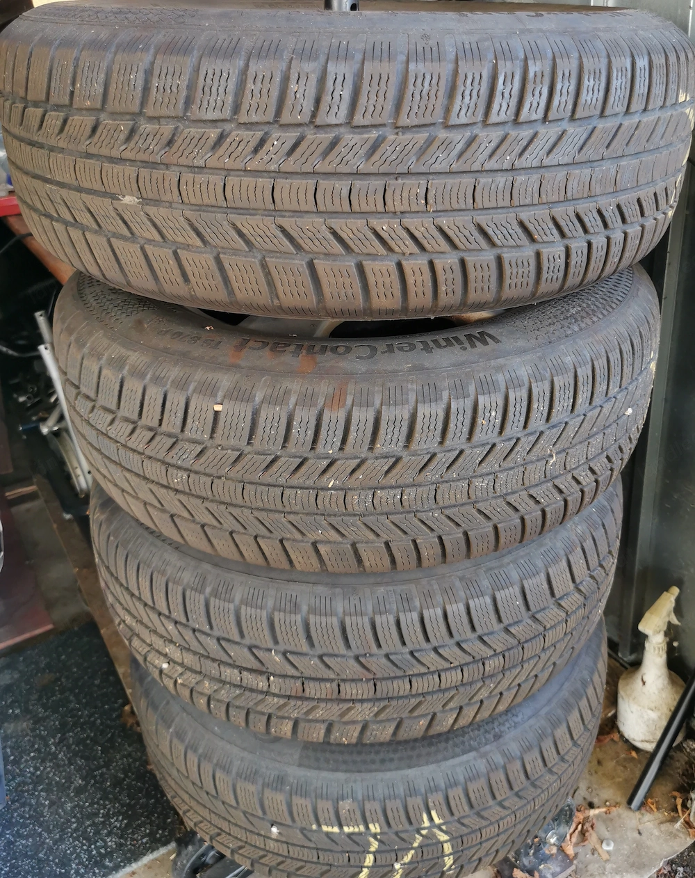 Winterreifen VW Tiguan auf Alufelgen 215 65 R16 H Continental