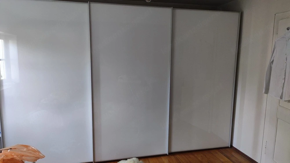 Schöner Schrank in Weiß