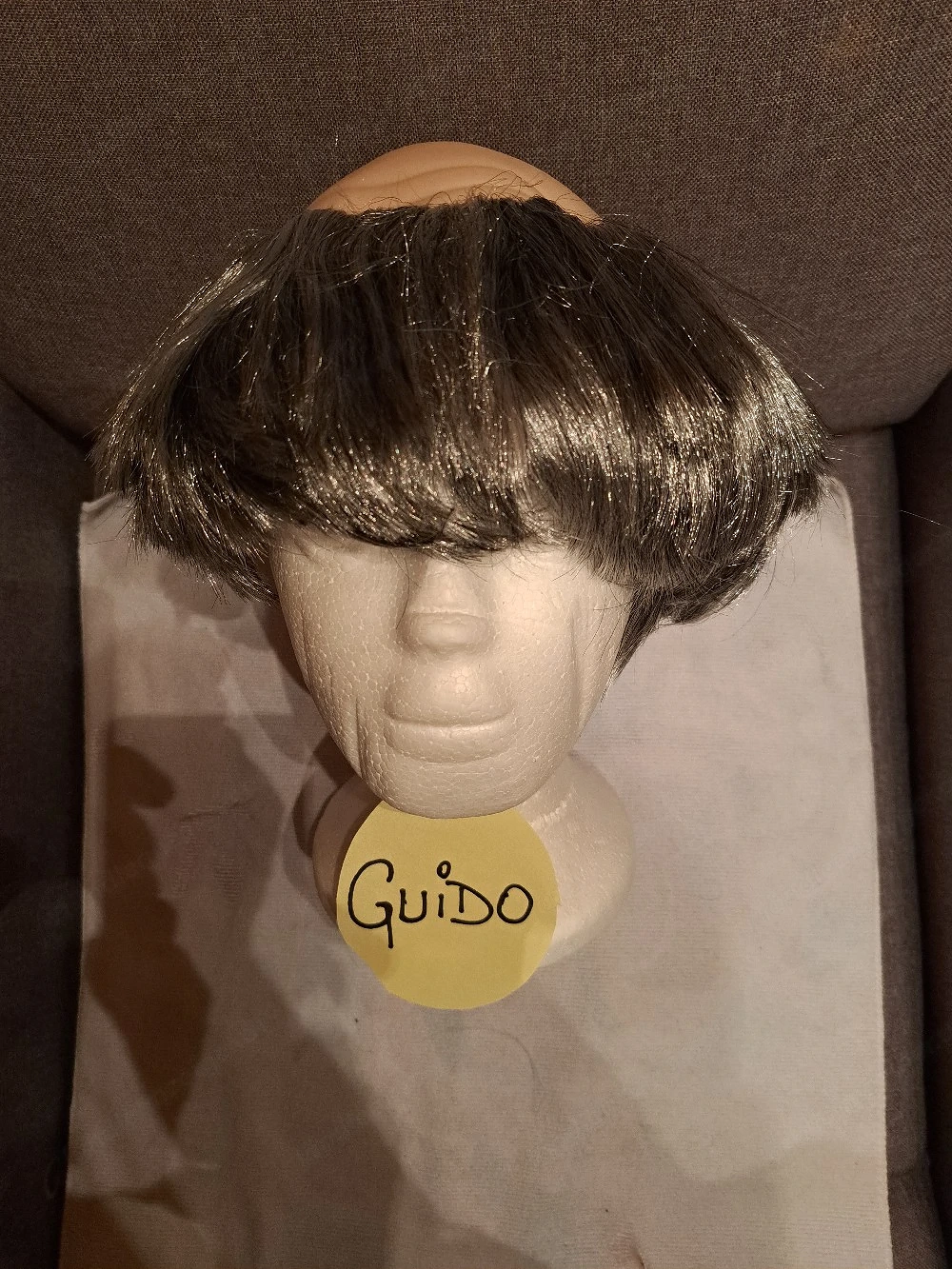 Perücken und auch Helme !!