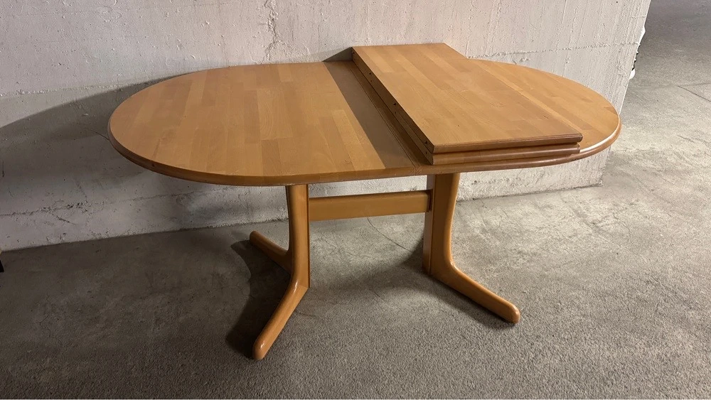 Ausziehbarer Esstisch aus Holz - helles Holzdekor