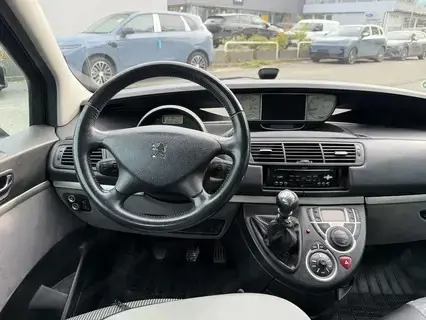 Peugeot 807 2,0 HDi 140 FAP Family