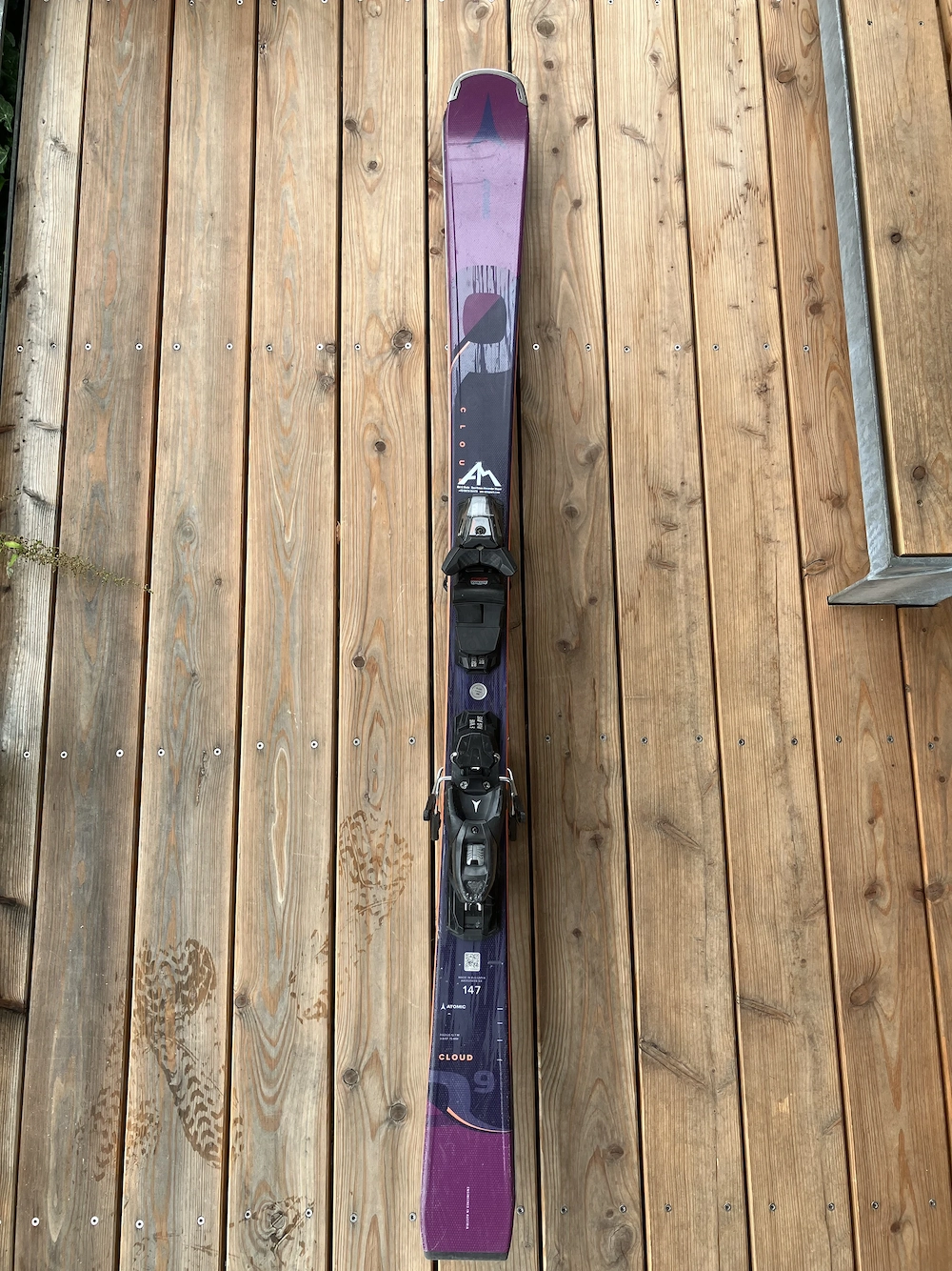 Ski mit Bindung