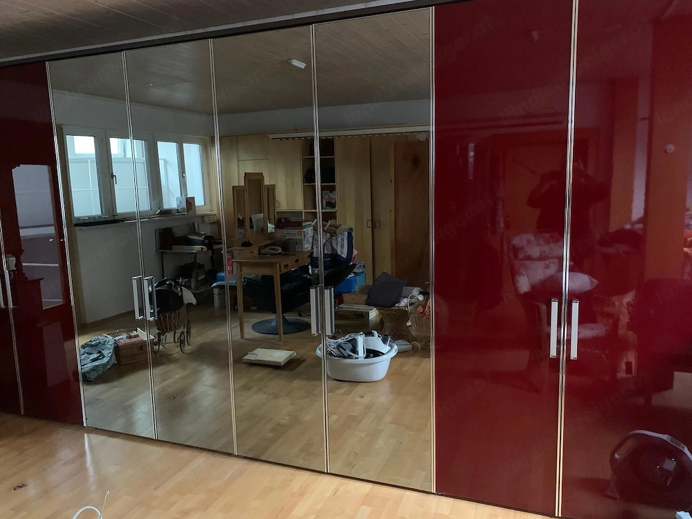 Kleiderschrank