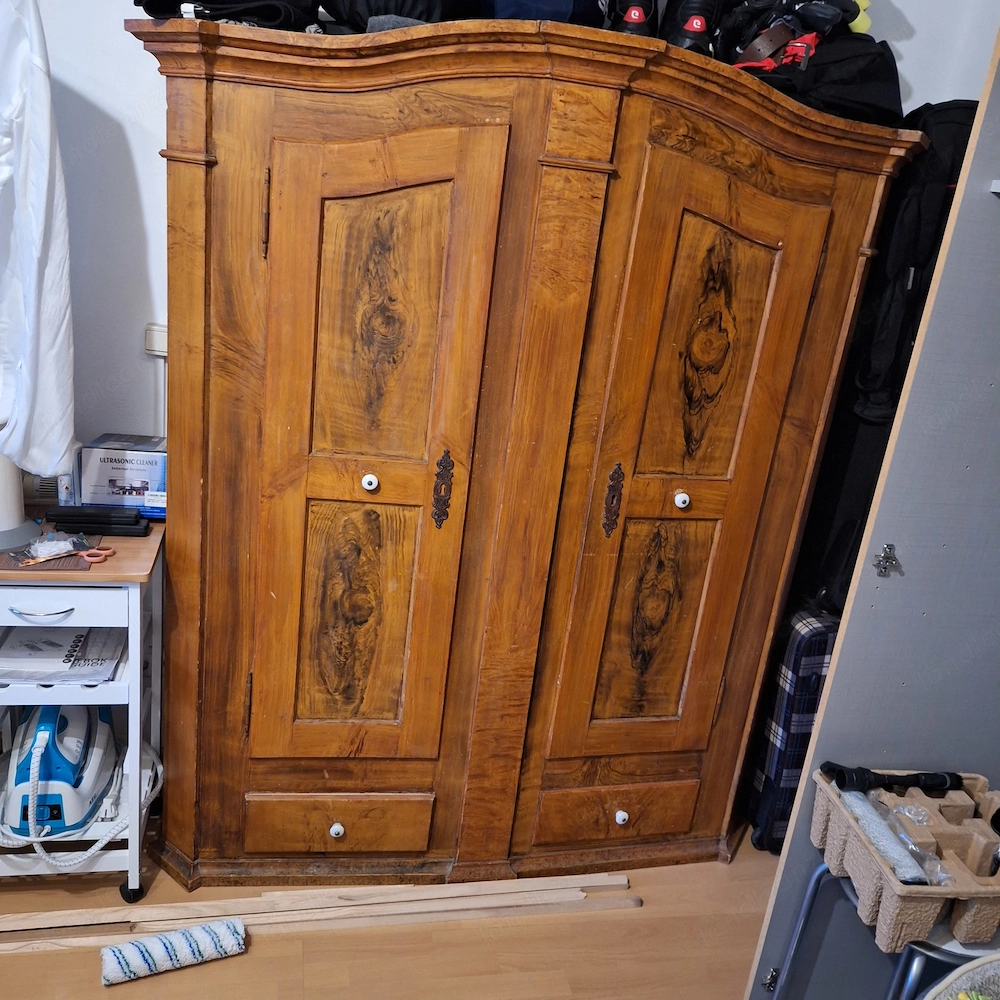 Antiker Schrank