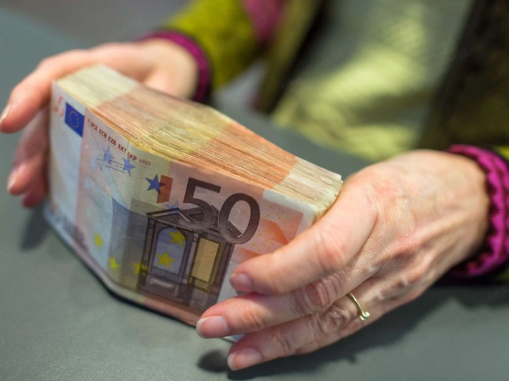 Wir bieten Kredi!te und Investitionen mit sehr einfachen Bedingungen an. 