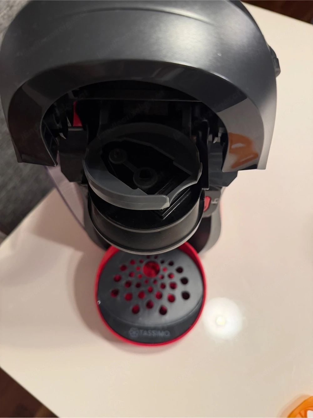 Tassimo Kaffeemaschine rot schwarz