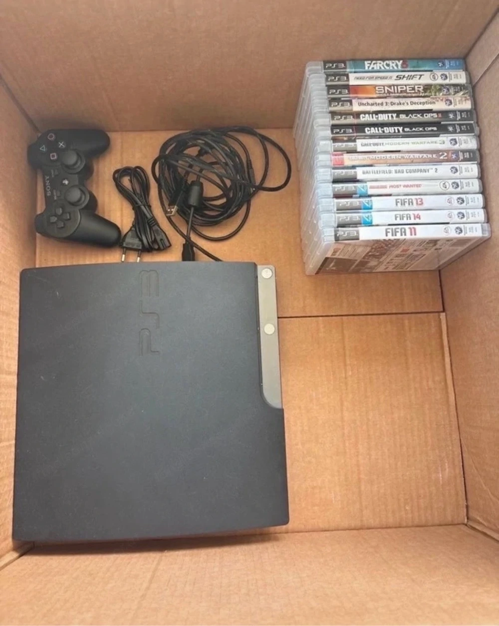 PS3 Konsole mit 13 Spielen Ladekabel und Controller