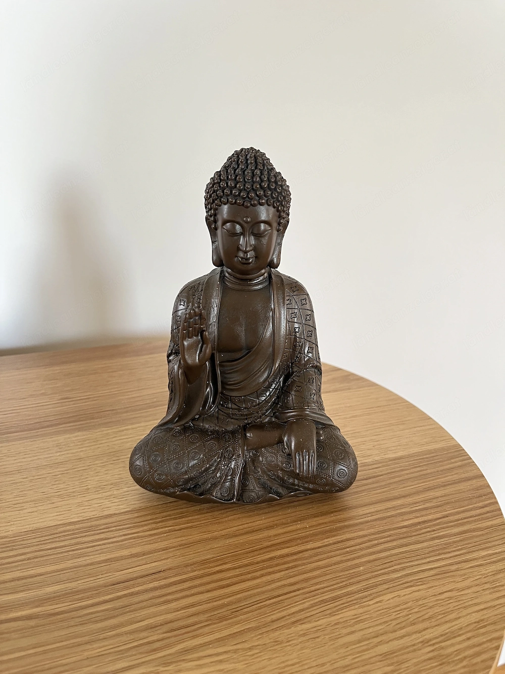 Schöne Buddha Figur in Braun mit Antikoptik   18 cm