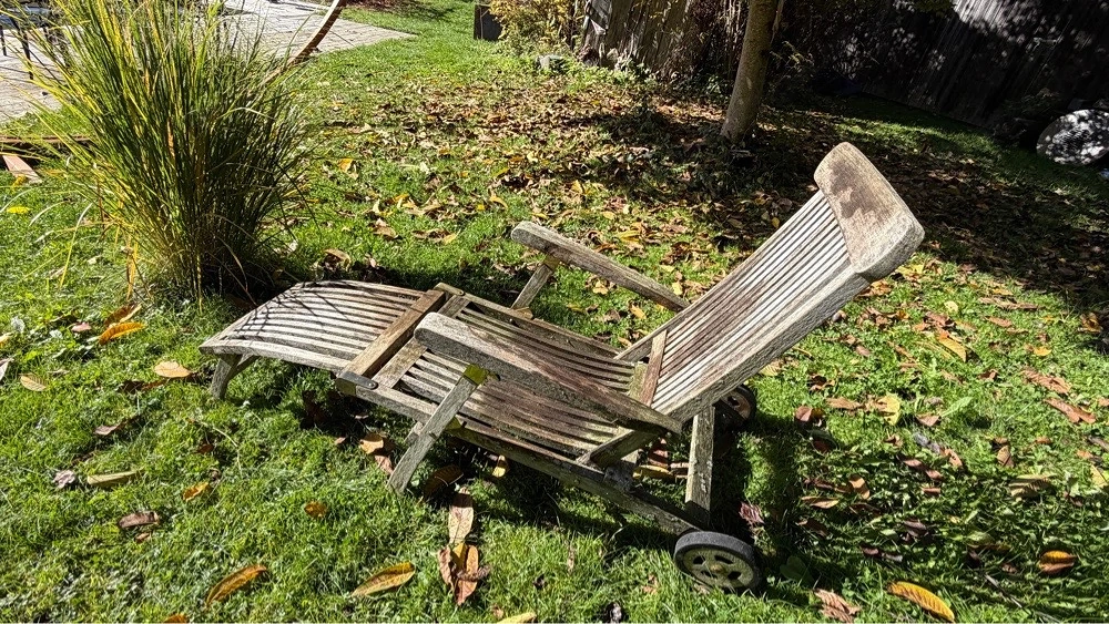 zu verschenken: Teak-Liegestuhl