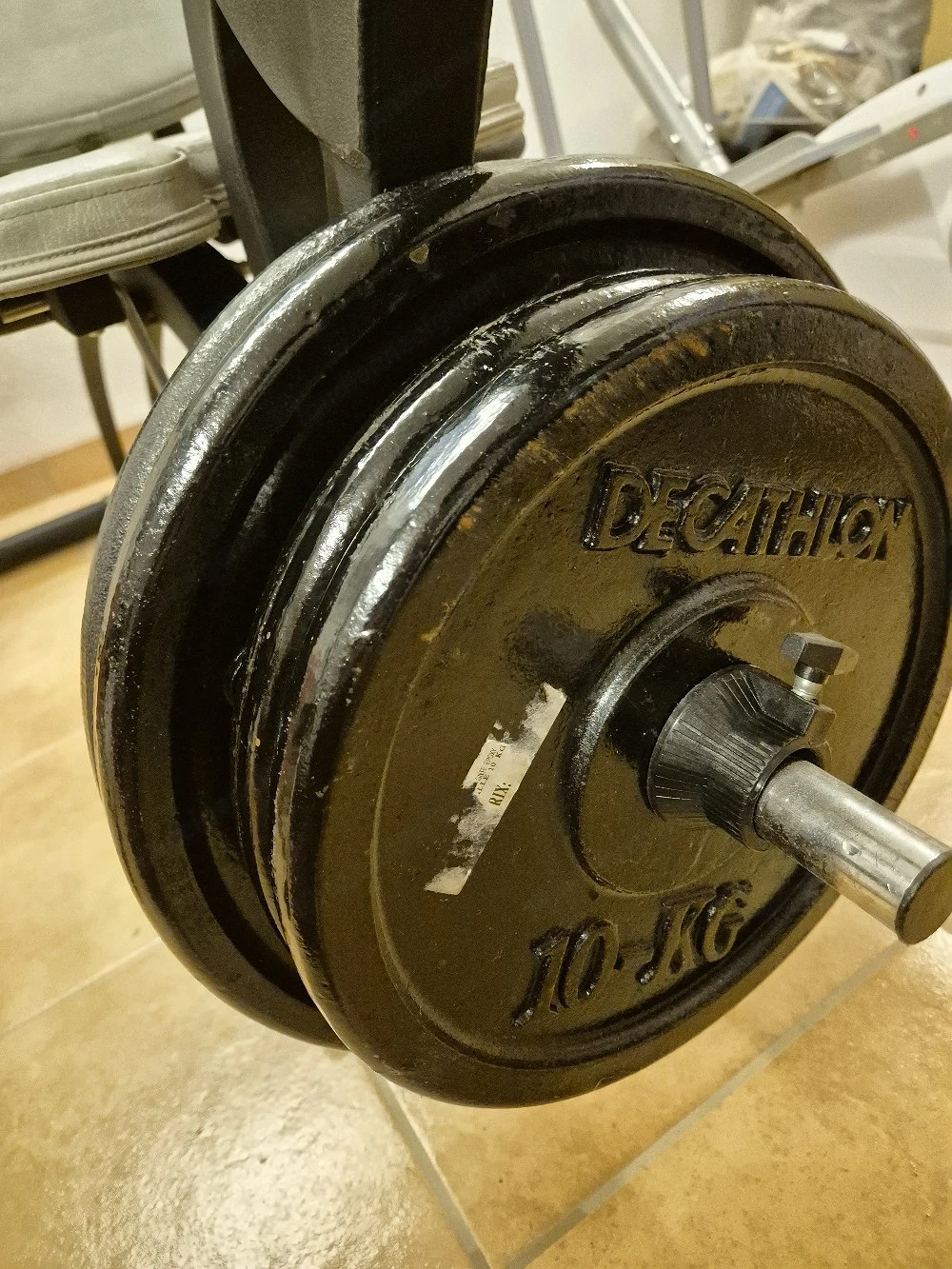 Hantelbank mit Langhantelständer (Decathlon)