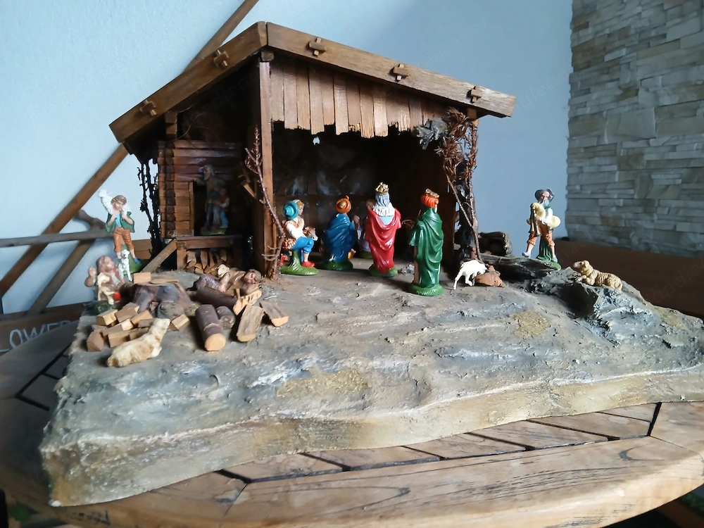 Krippe mit Figuren