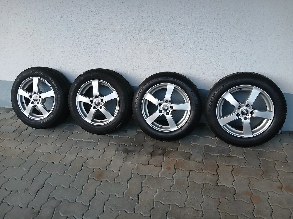 Winterreifen mit Felgen von Audi A4 B8