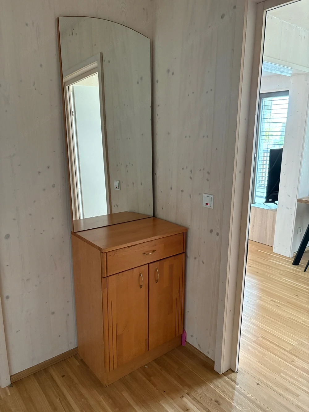 Garderobe aus 3 Teilen